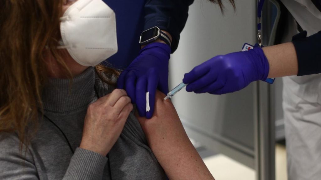BioNTech pedirá permiso a la EMA para poner su vacuna juvenil en otoño