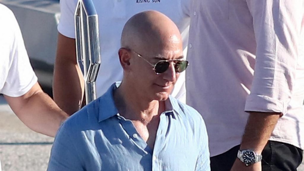 El superyate de Jeff Bezos, de unos 127 metros de eslora, que le costó más de 413 millones de euros