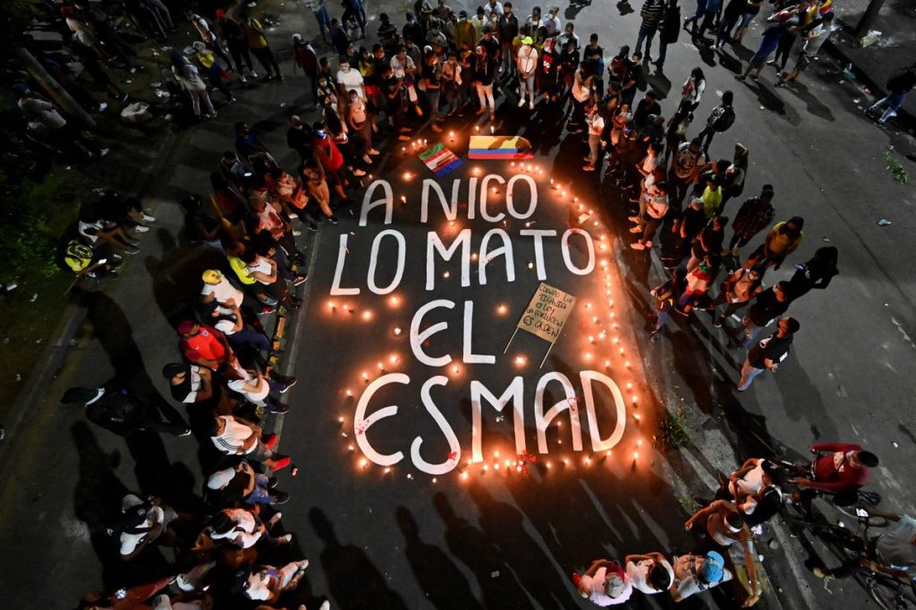 Iván Duque: Voces desde la peor noche de represión de protestas en Colombia: "Es una cacería" |  Internacional