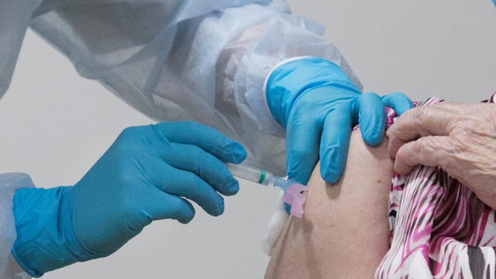 Un error de cálculo estropea un centenar de vacunas en Gijón