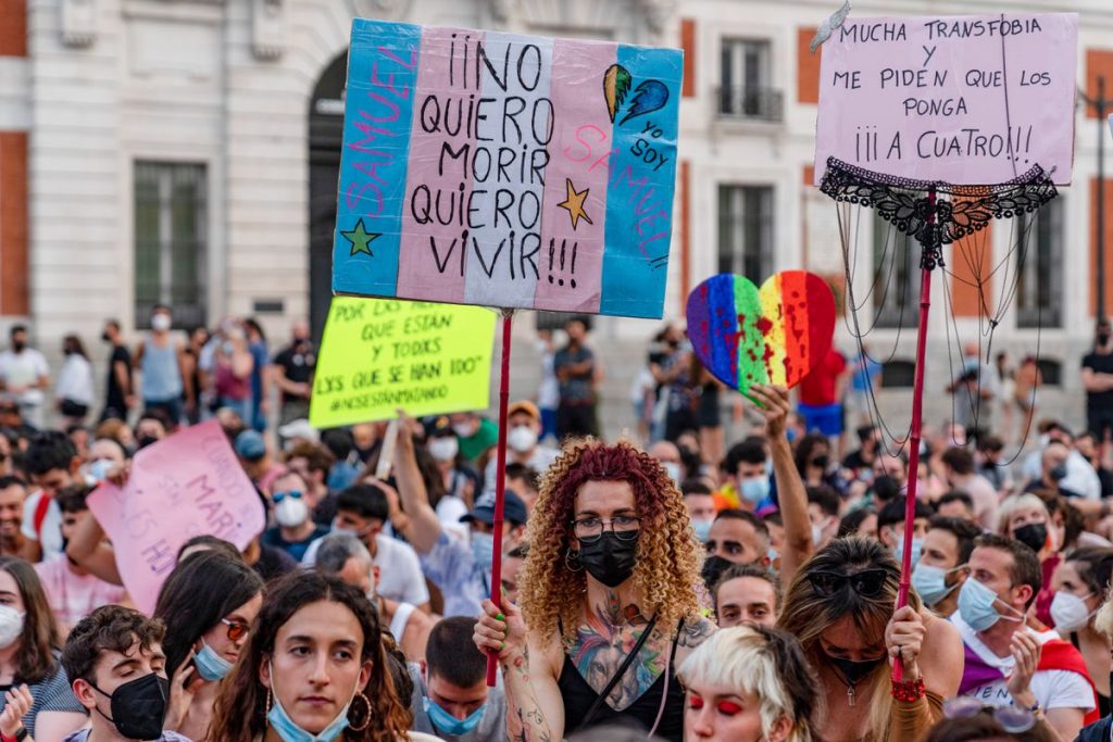 Sánchez insta a la creación de una comisión contra los delitos de odio tras el último atentado homofóbico |  Sociedad