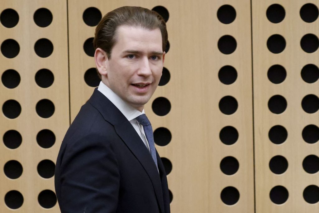 La fiscalía austriaca investiga al canciller conservador Kurz por corrupción |  Internacional